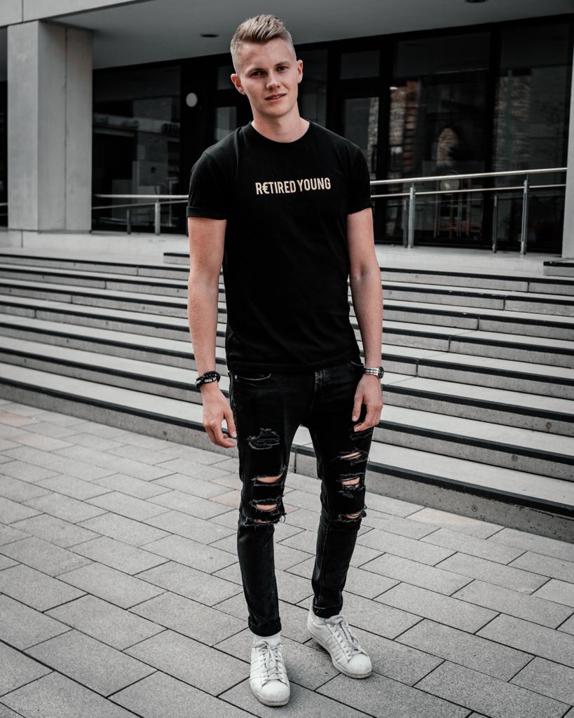 R€TIRED YOUNG | T-SHIRT SCHWARZ